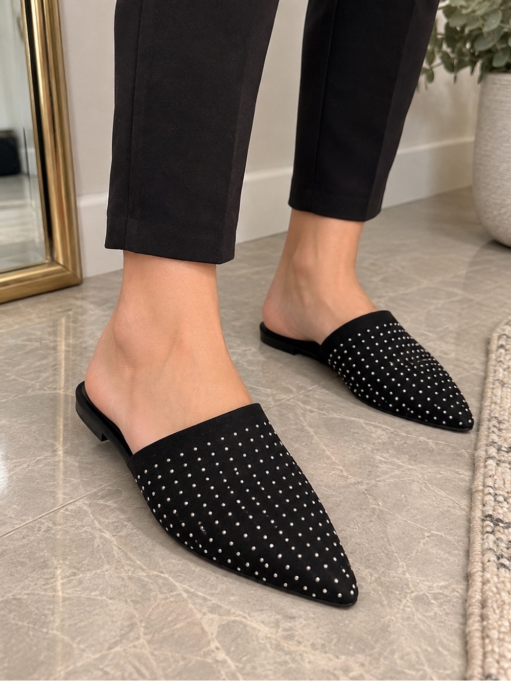 SO Poinsettia Black Studded Pointed Toe Mule Flats Women’s Size 6 NWT